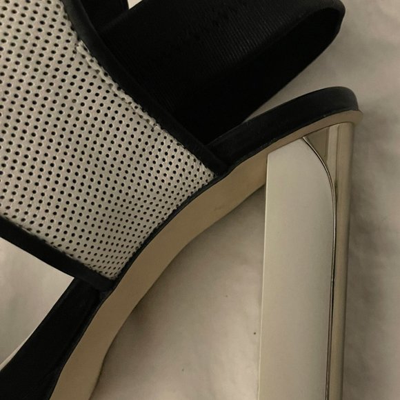 BCBG Max Azria White & Black Chunky Heel Sandal Sz: 9 1/2 - Picture 8 of 8